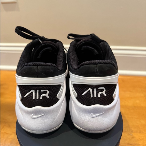Women’s Nike Air Sneakers - Picture 2 of 4
